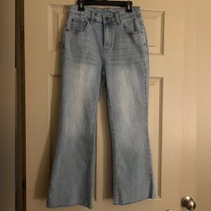 Woman’s Cropped Flare Stretchy Mid Rise Jeans with Raw Hem